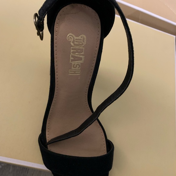 Woman’s heals - Picture 8 of 16